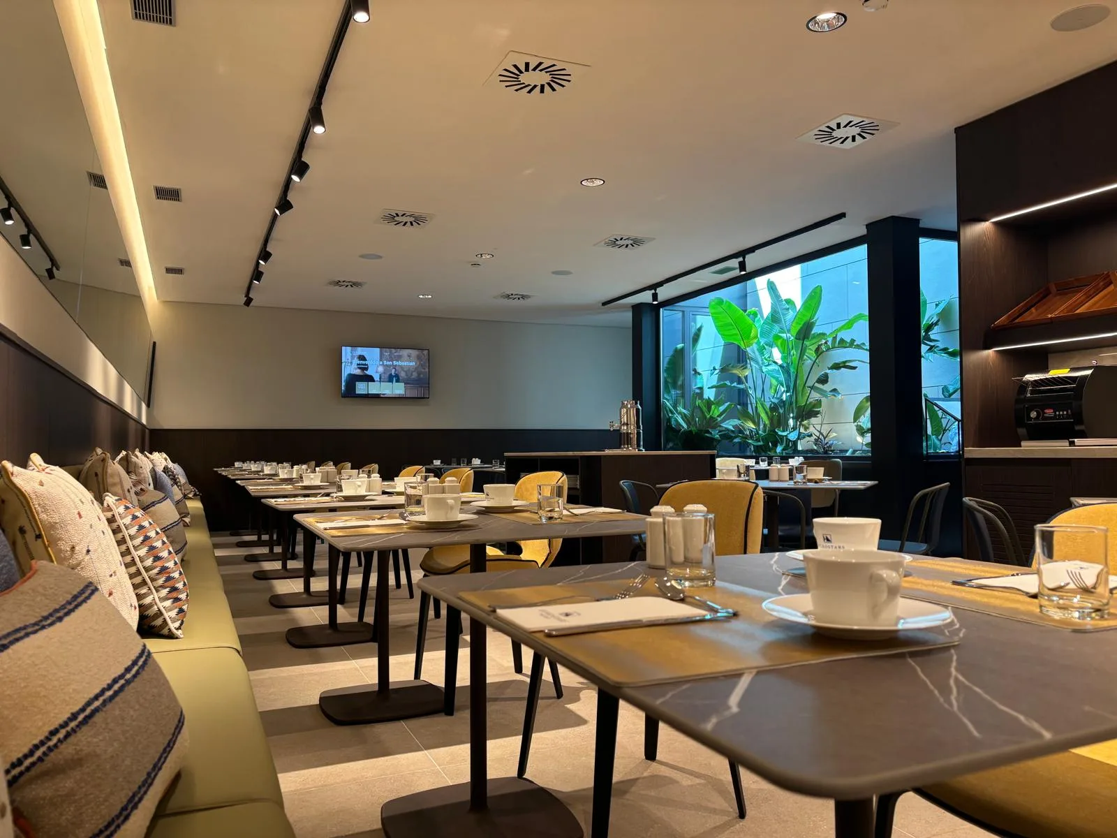 Trabajos de carpintería interior, en el Hotel Eurostars- VILLA ITZIAR EN DONOSTI (14)