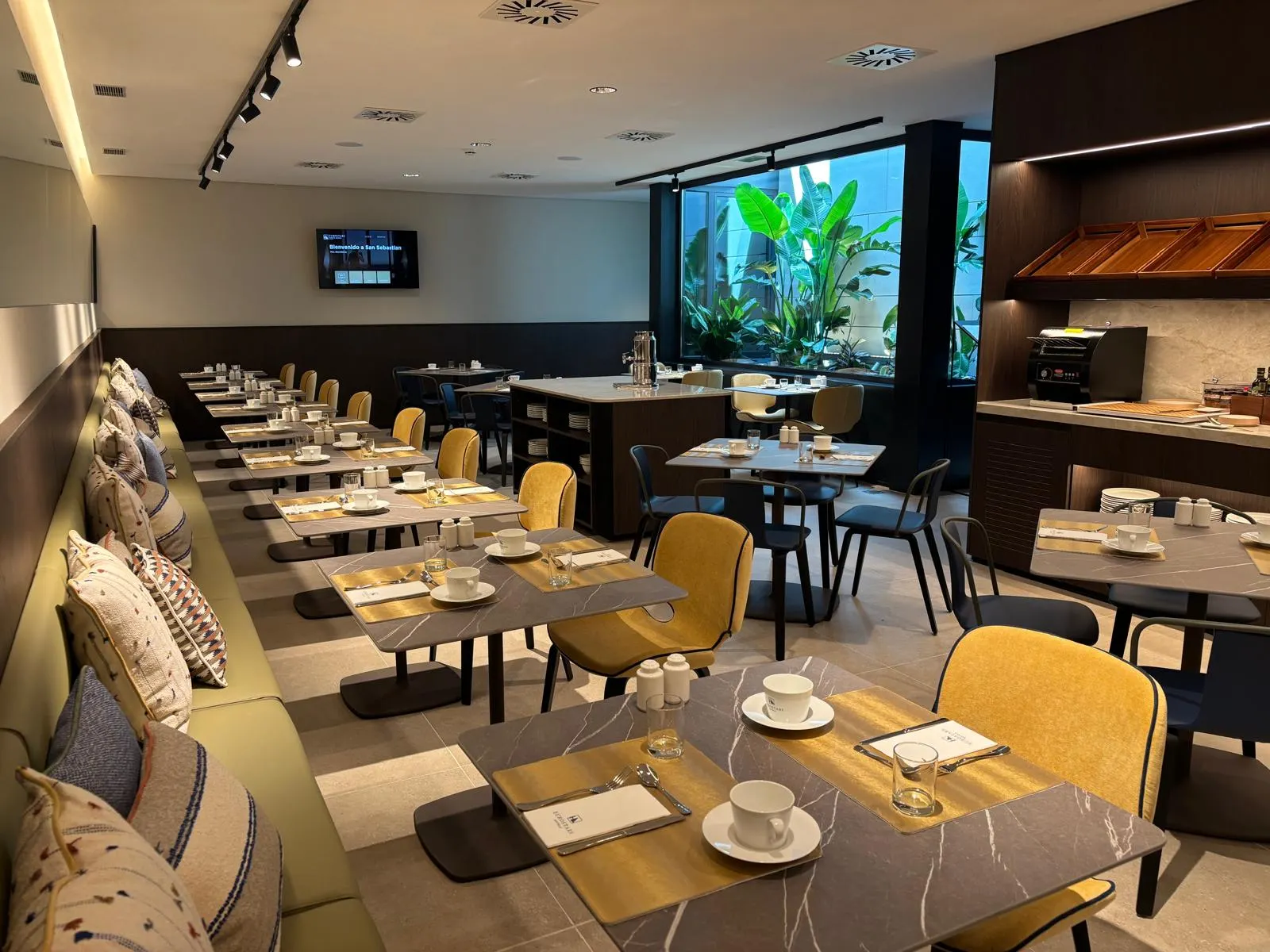 Trabajos de carpintería interior, en el Hotel Eurostars- VILLA ITZIAR EN DONOSTI (16